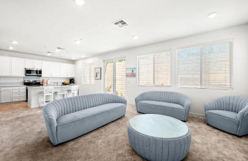 Westmont House | Sunny & Stylish Near LA 4BR Home w Desks & Lounge