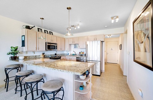 Long Beach House | Sunny & stylish oceanfront condo with WiFi, washer/dryer & private balcony