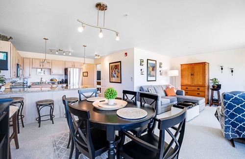 Long Beach House | Sunny & stylish oceanfront condo with WiFi, washer/dryer & private balcony