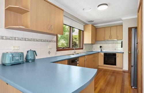 Pascoe Vale House | Sunny Suburbia Retreat Decked Out for Fun