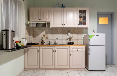 Pylos-Nestoras Apartment | Sunny Summer Retreat - Perfect Location & BBQ