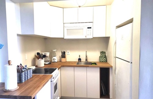 Red Hook Apartment | Sunny Summer Special- 1BR Sleeps 4/Sapphire H/S WIFI/No Excess Owner Fees