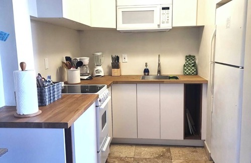 Red Hook Apartment | Sunny Summer Special- 1BR Sleeps 4/Sapphire H/S WIFI/No Excess Owner Fees
