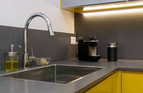 Tel Aviv City Center Apartment | Sunny Tel Aviv Retreat W Spacious Private Garden