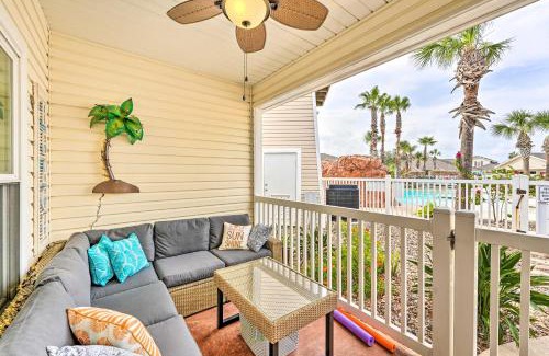 Corpus Christi House | Sunny Townhome with Pool Access about 1 Mi to Beach