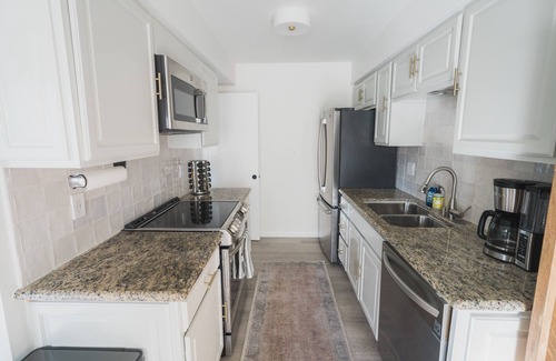 Alta Mesa Condo | Sunny, tranquil condo w/pool, spa, forest view - 5 mins to beach
