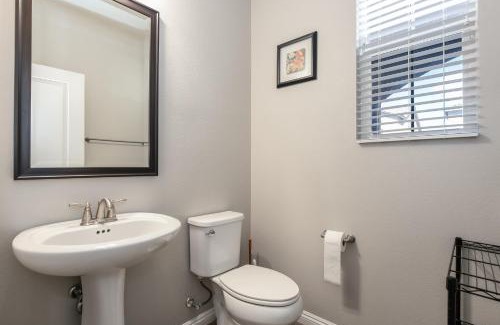 Enterprise House | Sunny Vegas Oasis Escape