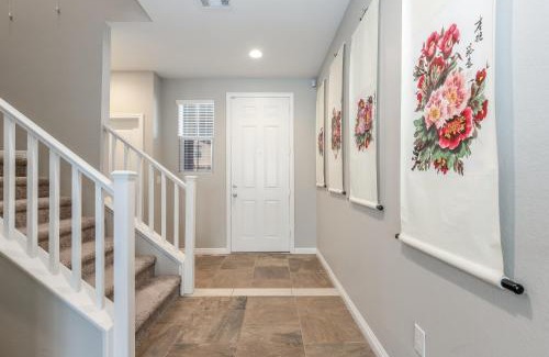 Enterprise House | Sunny Vegas Oasis Escape