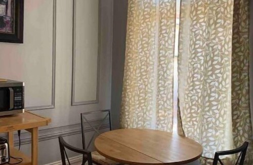 Hollowville Condo | Sunny Victorian Studio in Pacific Heights