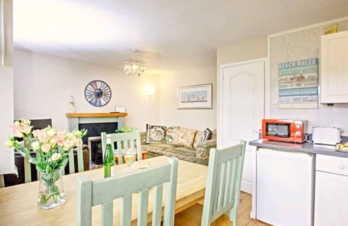 Dawlish Warren Ski Chalet | Sunny View, 2 Bedroom Chalet on the 4* Welcome Holiday Park in Dawlish Warren