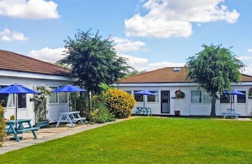 Dawlish Warren Ski Chalet | Sunny View, 2 Bedroom Chalet on the 4* Welcome Holiday Park in Dawlish Warren