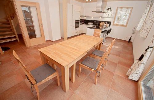 Bad Kleinkirchheim Apartment | Sunny Villa