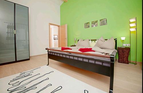 Bad Kleinkirchheim Apartment | Sunny Villa