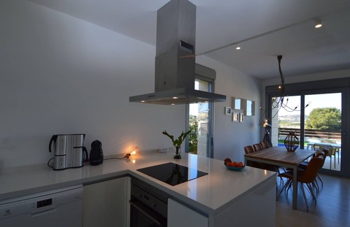 Lo Rufete Villa | Sunny Villa with Fenced Garden