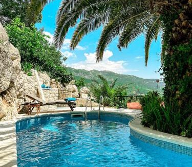 Prijevor Villa | Sunny Villa, With Pool, BBQ, View, Parking