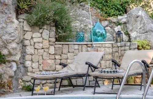 Prijevor Villa | Sunny Villa, With Pool, BBQ, View, Parking
