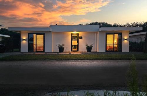 Zeewolde House | Sunny Villa with Private Terrace, cleaning included