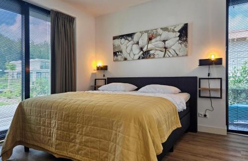 Zeewolde House | Sunny Villa with Private Terrace, cleaning included
