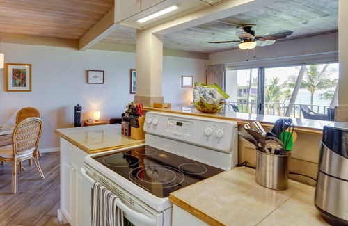 Maili Condo | Sunny Waianae Condo with Ocean View!