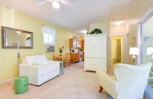 Summer Village House | Sunny Wells Cottage - 1 Mi to Moody Beach!