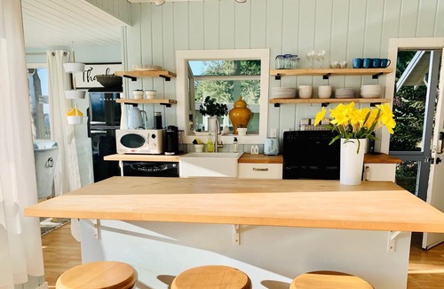 Lagoon Point House | Sunny Whidbey Island Beach House w/view of Puget Sound and public beach access