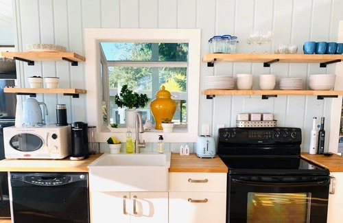 Lagoon Point House | Sunny Whidbey Island Beach House w/view of Puget Sound and public beach access