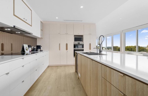 Sellicks Beach House | Sunnyside by Wine Coast Holiday Rentals - Be sure to escape and stay at beautiful ”Sunnyside.”