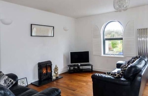 Ennistimon Cottage | Sunnyside Cottage, ENNISTYMON, COUNTY CLARE