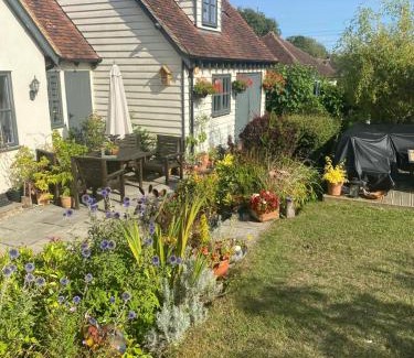 Howlett End Bed & Breakfast | Sunnyside Cottage