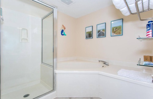Navarre Beach Condo | Sunnyside Up: 12th Floor 5-Star Luxury Condo Sleeps 8! Heated Pool and Hot Tub!