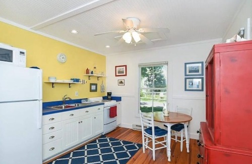 Colonial Beach Cottage | Sunnyside Up - Small Dog Friendly Waterfront Cottage