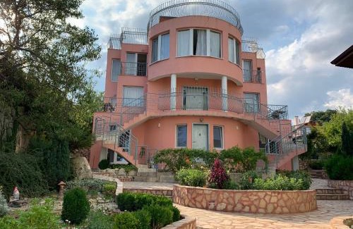 Primorski House | Sunray Guest House, Private Rooms & Apartment with Lovely Sea View