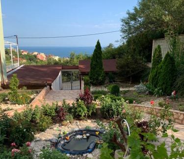 Primorski House | Sunray Guest House, Private Rooms & Apartment with Lovely Sea View
