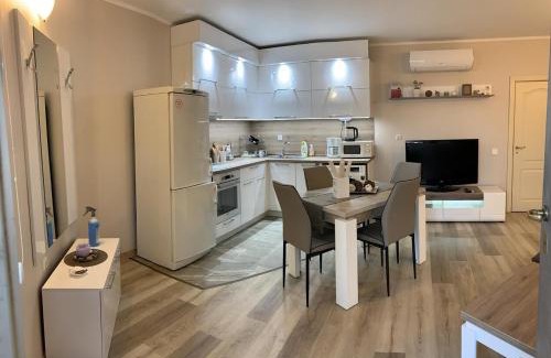 Primorski House | Sunray Guest House, Private Rooms & Apartment with Lovely Sea View