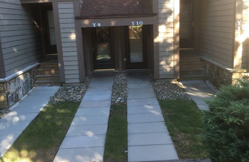 Seven Springs Condo | Sunridge/7Springs: SKI IN/SKI OUT, ski from deck