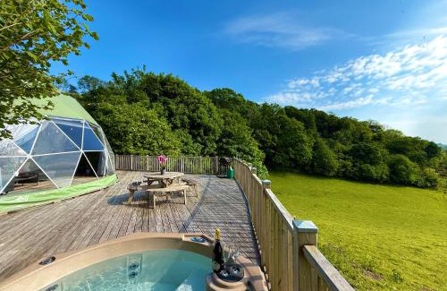 Newton Ferrers Apartment | Sunridge Geodome with private Hot tub