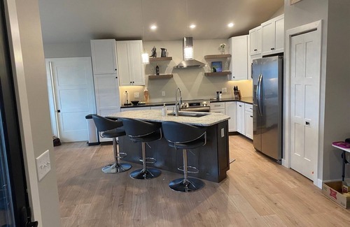 La Pointe House | Sunrise Beach House - Sand Beach and Lake Superior Access!