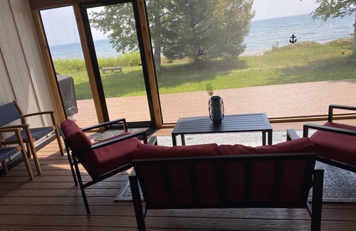 La Pointe House | Sunrise Beach House - Sand Beach and Lake Superior Access!
