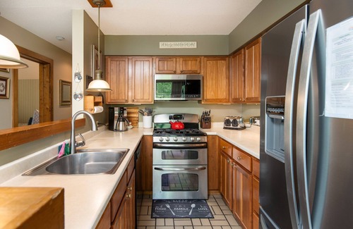 Central Vermont- Killington Condo | Sunrise Bear Ridge: 4BR, 3BA Ski In/Ski Out Condo