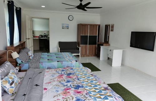 Ranau House | Sunrise Bedrooms and Transit