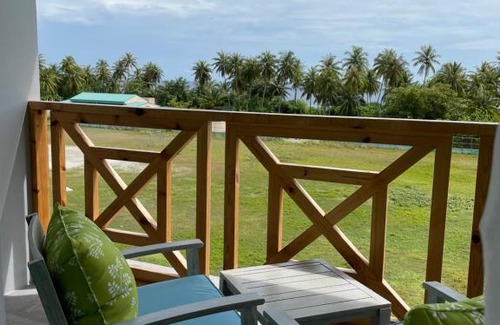 Dhigurah Hotel | Sunrise by white sand dhigurah