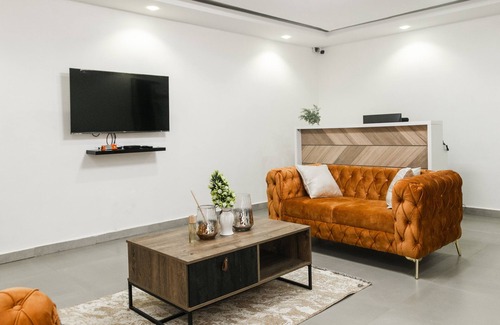 Oyibi House | Sunrise Cave Guest House