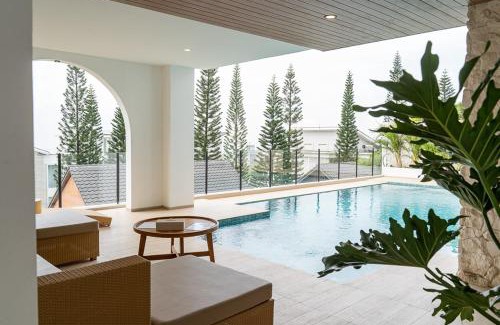Bandung Villa | Sunrise City View Villa 9 bedrooms with a private heated swimming pool