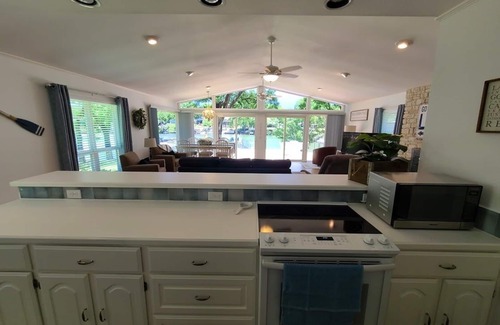 Kingsland House | Sunrise Cottage! On open water Lake LBJ! Beautiful shade trees! Amazing view!