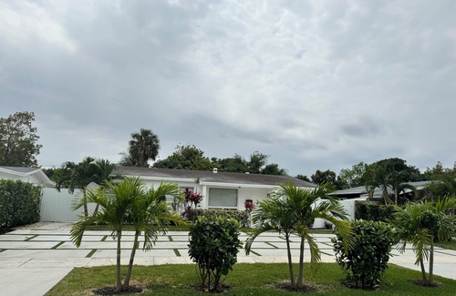 Sunrise House | Sunrise! Excellent location, pet friendly, 15 min Fll airport, and sawgrass mall