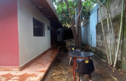 Leon House | Sunrise Guest House: Cozy rooms, Spanish lessons, tours, and shuttles in León.