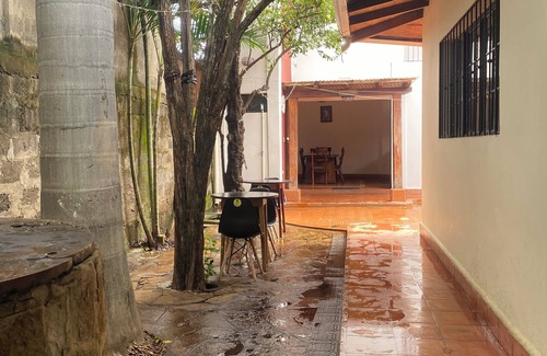 Leon House | Sunrise Guest House: Cozy rooms, Spanish lessons, tours, and shuttles in León.