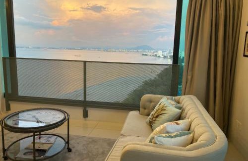 Downtown George Town Apartment | SUNRISE Gurney Seaview Luxury Duplex