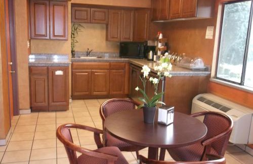 Everett Hotel | Sunrise Inn
