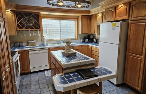 Weed House | Sunrise Lodge, A Mountain top home with Mt. views.